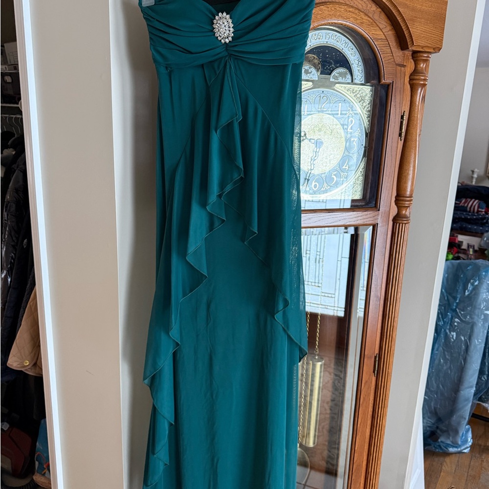 Elegant Teal Evening Gown